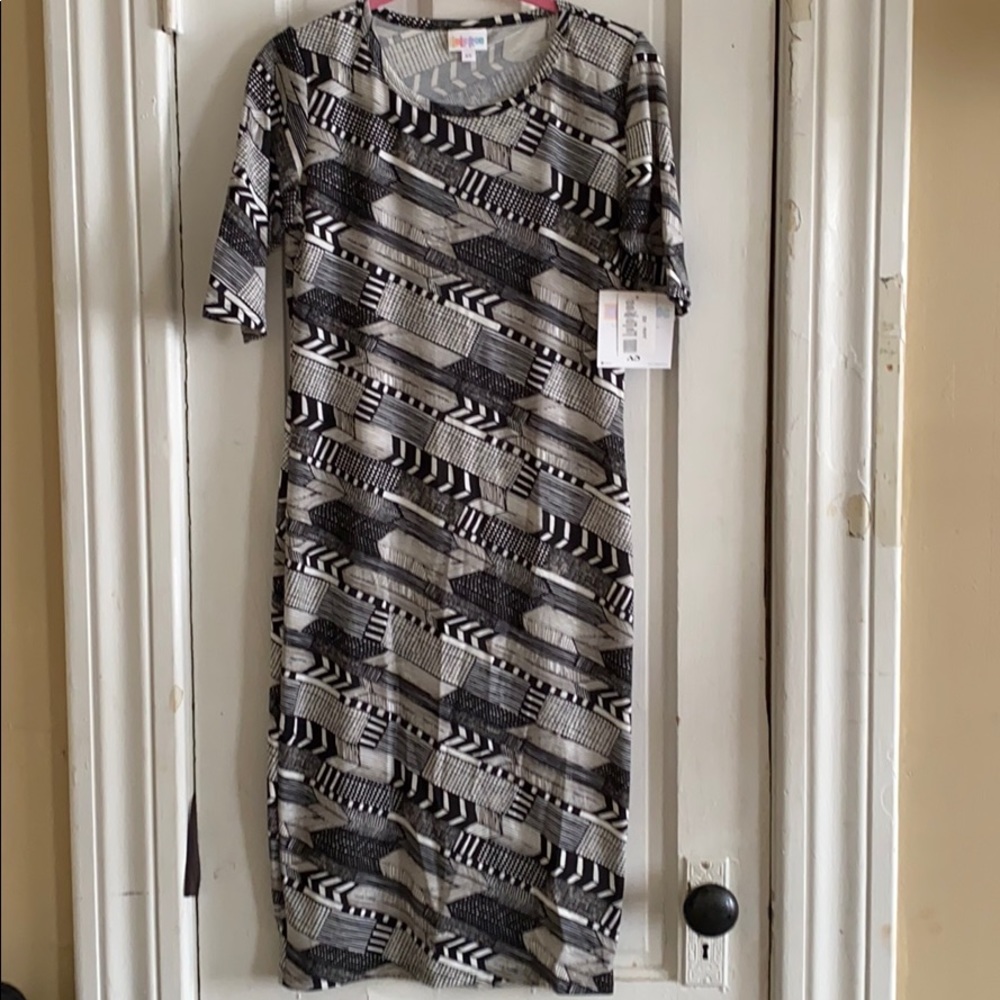 LuLaRoe Julia - B&W Pattern - Size XS NWT